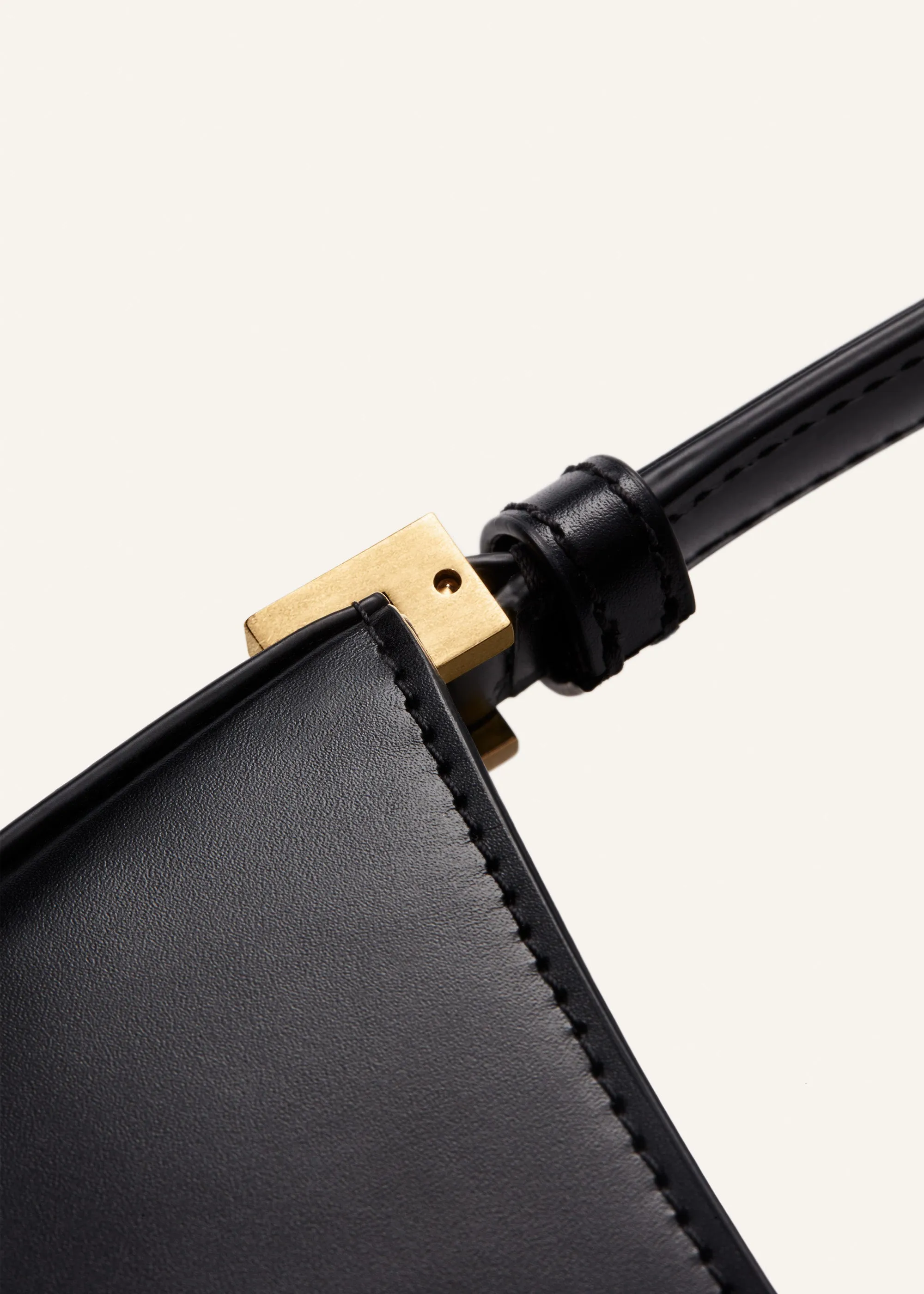Medium Vesna Black Leather