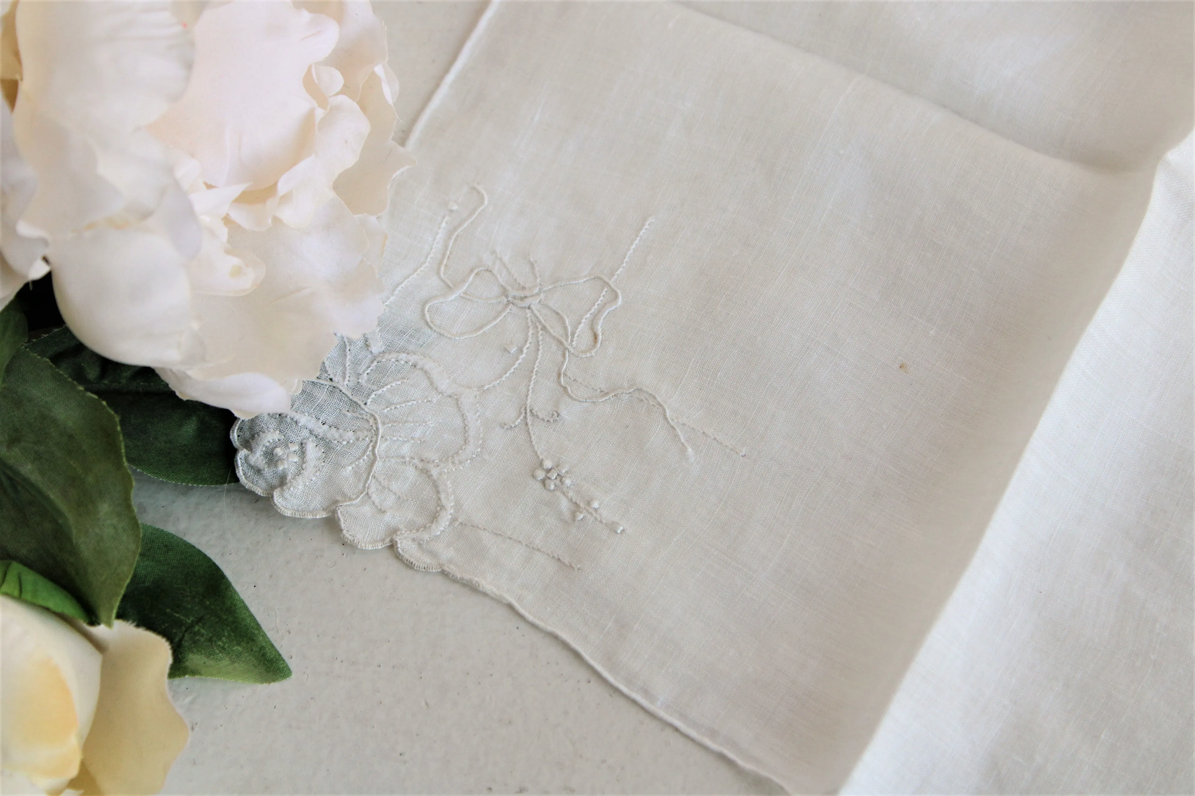 Vintage 1940s 1950s White Linen Embroidered Handkerchief